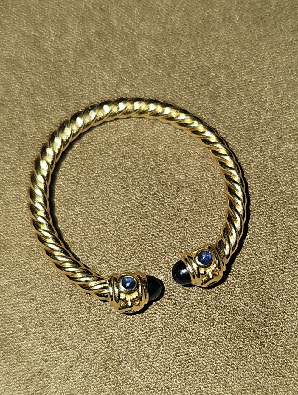 David Yurman RENAISSANCE® RING18K Yellow Gold with Blue Sapphires, 2.3mm Size 8 - Picture 4 of 6